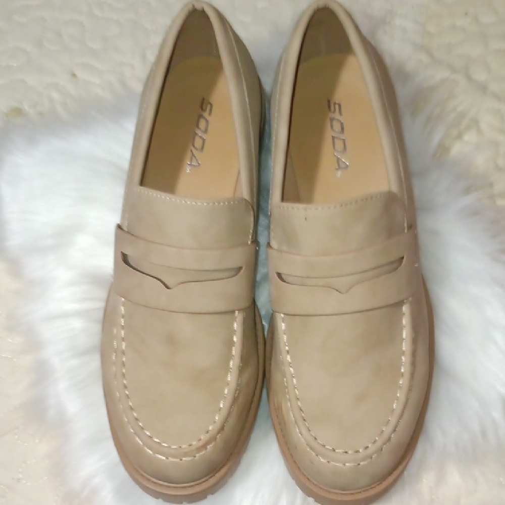 Soda Women's Beige Loafers